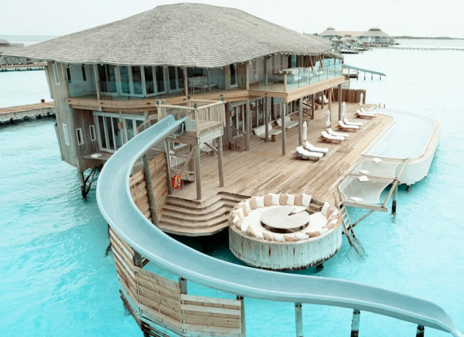 5 BEDROOM WATER RETREAT WITH SLIDE